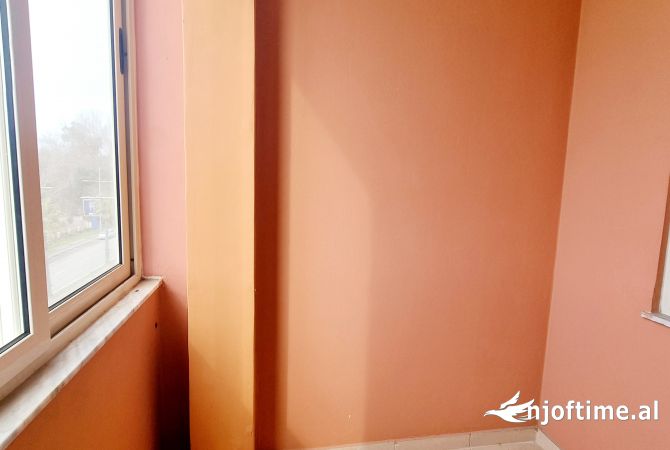 Shtepi ne shitje Apartament ne Durres, 3+1, Mobilimi Pjeserisht e mobiluar, Pagesa 110,000  Euro.