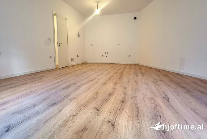 Shtepi ne shitje Apartament ne Tirane, 2+1, Mobilimi Bosh, pa mobiluar, Pagesa 287,500  Euro.