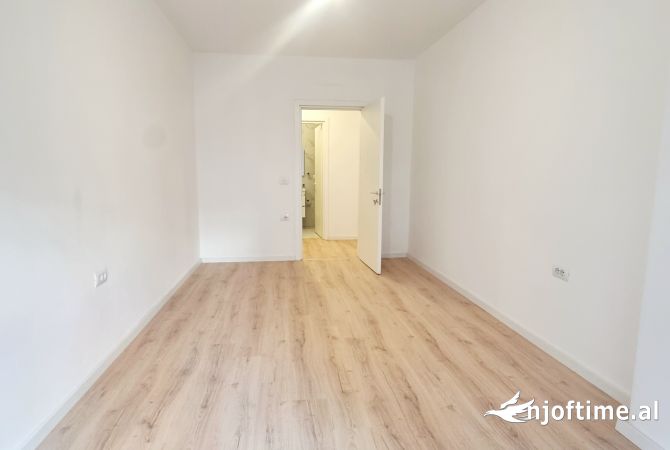 Shtepi ne shitje Apartament ne Tirane, 2+1, Mobilimi Bosh, pa mobiluar, Pagesa 287,500  Euro.