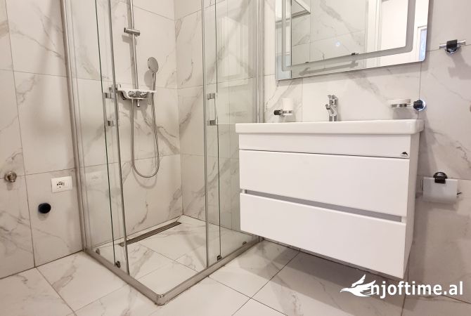 Shtepi ne shitje Apartament ne Tirane, 2+1, Mobilimi Bosh, pa mobiluar, Pagesa 287,500  Euro.