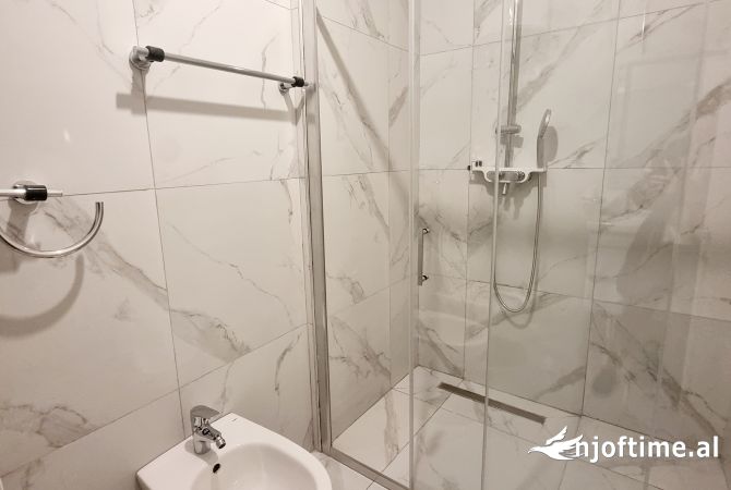 Shtepi ne shitje Apartament ne Tirane, 2+1, Mobilimi Bosh, pa mobiluar, Pagesa 287,500  Euro.