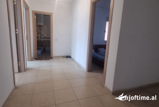 Shtepi ne shitje Apartament ne Durres, 3+1, Mobilimi Bosh, pa mobiluar, Pagesa 113,000  Euro.
