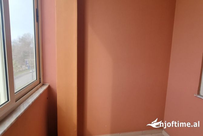 Shtepi ne shitje Apartament ne Durres, 3+1, Mobilimi Bosh, pa mobiluar, Pagesa 113,000  Euro.