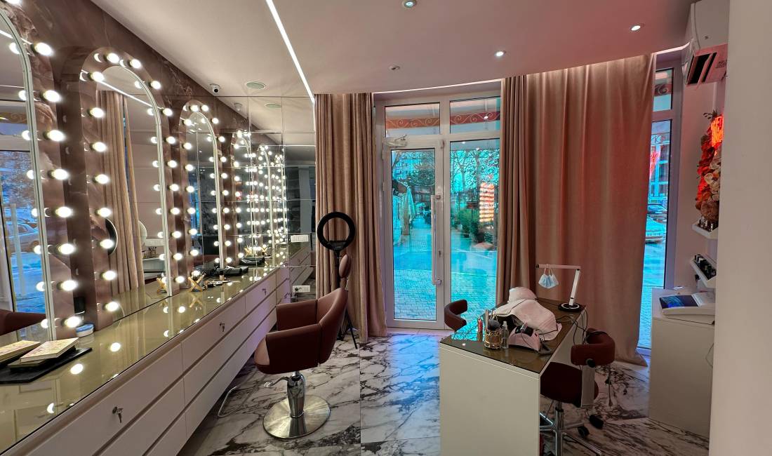 BIZNES (SALLON BUKURIE) PER SHITJE TEK RRUGA E KOSOVAREVE