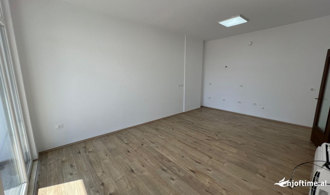 JEPET ZYRE ME QIRA PRANE ISH PARKUT