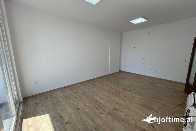 JEPET ZYRE ME QIRA PRANE ISH PARKUT