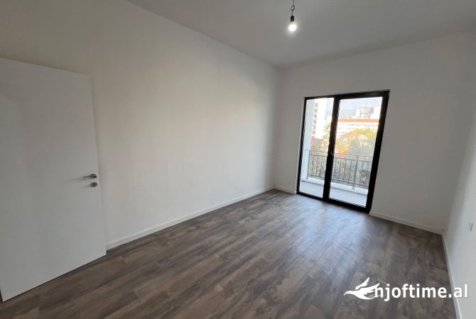 Shtepi ne shitje Apartament ne Tirane, 2+1, Mobilimi Bosh, pa mobiluar, Pagesa 205,200  Euro.
