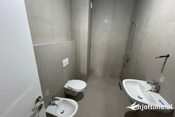 Shtepi ne shitje Apartament ne Tirane, 2+1, Mobilimi Bosh, pa mobiluar, Pagesa 205,200  Euro.