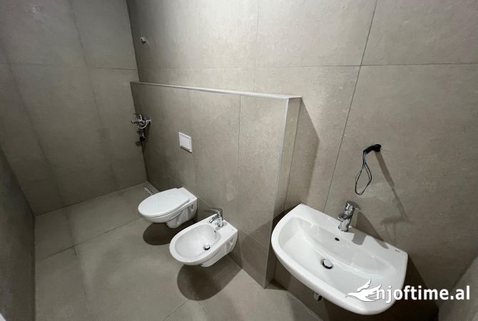 Shtepi ne shitje Apartament ne Tirane, 2+1, Mobilimi Bosh, pa mobiluar, Pagesa 205,200  Euro.