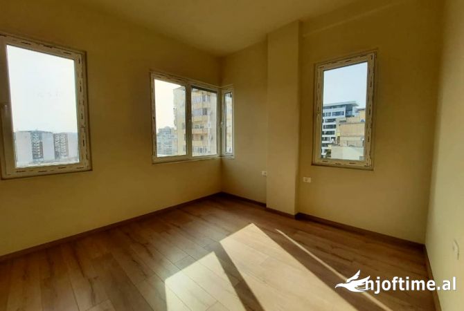 JEPET ZYRE ME QIRA PRANE ISH PARKUT