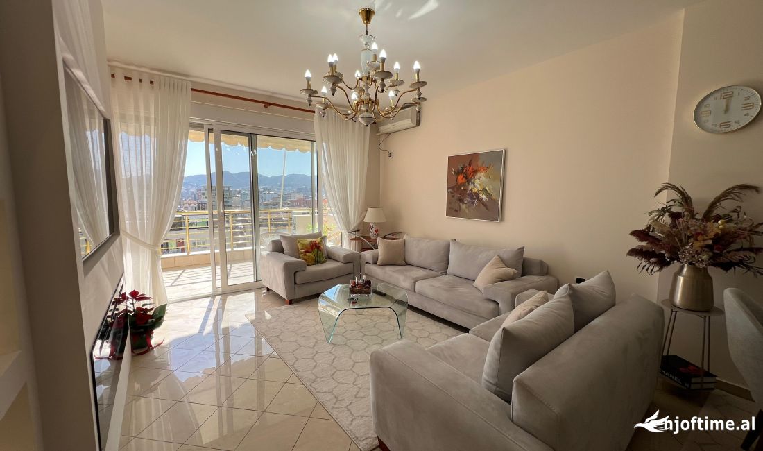 Appartamento in affitto a Tirana 2+1, Arredato