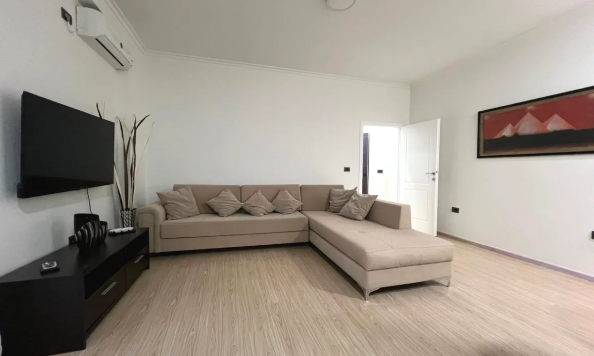 Appartamento in affitto a Tirana 1+1, Arredato