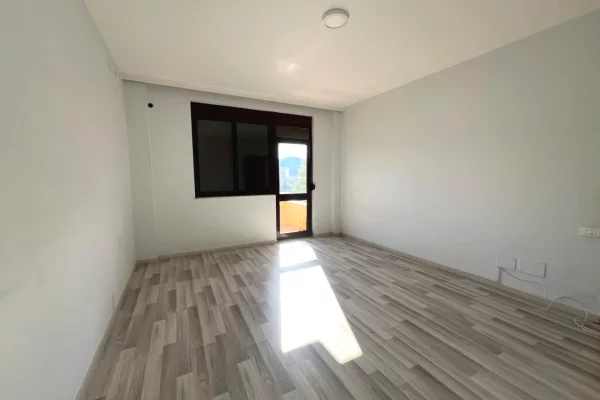 Appartamento in affitto a Tirana 2+1, Vuoto