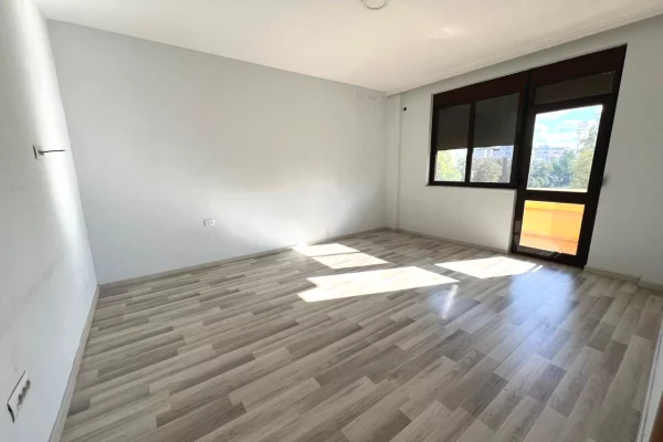 Appartamento in affitto a Tirana 2+1, Vuoto