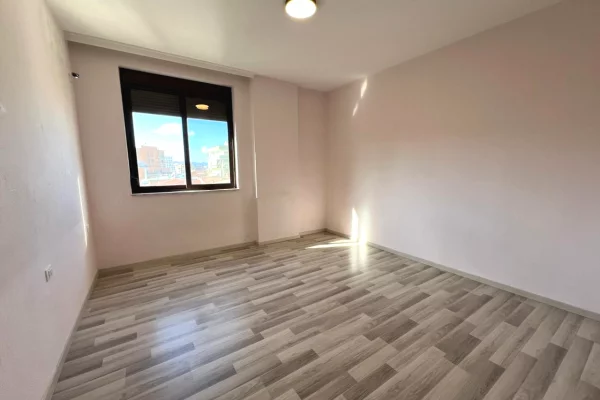 Appartamento in affitto a Tirana 2+1, Vuoto