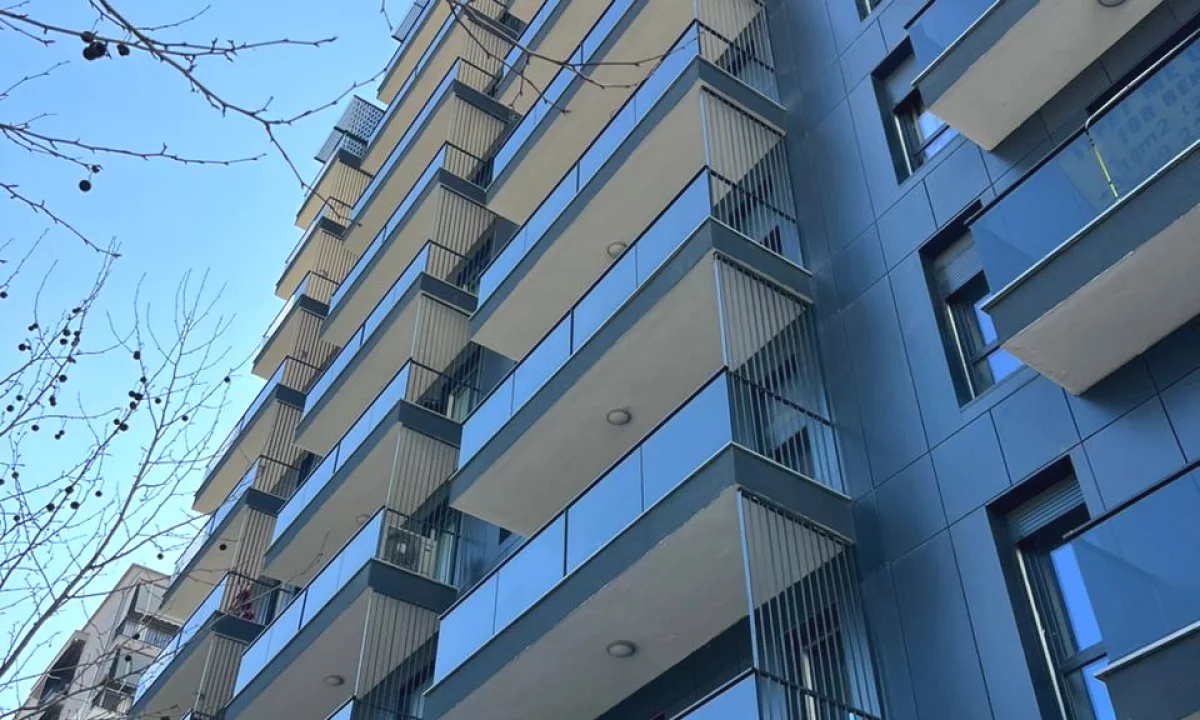 Shtepi ne shitje Apartament ne Tirane, 1+1, Mobilimi Bosh, pa mobiluar, Pagesa 135,200  Euro.