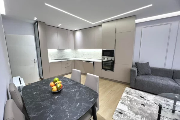 Shtepi me qera Apartament ne Tirane, 2+1, Mobilimi E mobiluar, Pagesa 900  Euro.