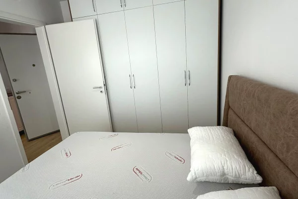 Shtepi me qera Apartament ne Tirane, 1+1, Mobilimi E mobiluar, Pagesa 40,000  Leke.