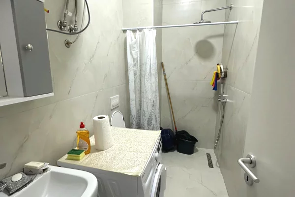 Shtepi me qera Apartament ne Tirane, 1+1, Mobilimi E mobiluar, Pagesa 40,000  Leke.