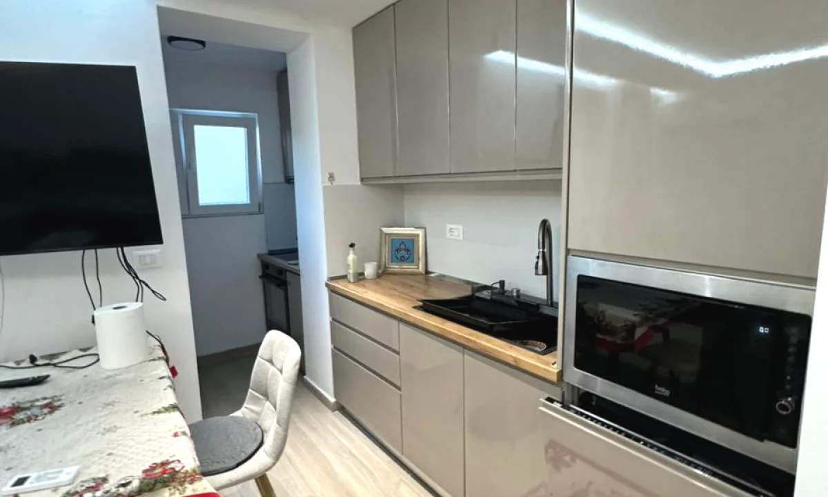 Shtepi ne shitje Apartament ne Tirane, 2+1, Mobilimi E mobiluar, Pagesa 18,900,000  Leke.