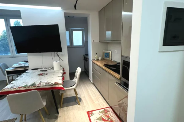 Shtepi ne shitje Apartament ne Tirane, 2+1, Mobilimi E mobiluar, Pagesa 18,900,000  Leke.