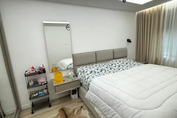 Shtepi ne shitje Apartament ne Tirane, 2+1, Mobilimi E mobiluar, Pagesa 18,900,000  Leke.
