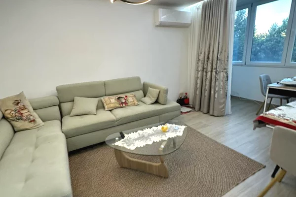 Shtepi ne shitje Apartament ne Tirane, 2+1, Mobilimi E mobiluar, Pagesa 18,900,000  Leke.