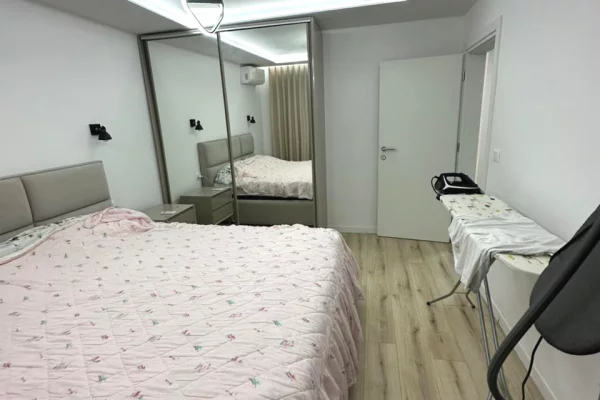 Shtepi ne shitje Apartament ne Tirane, 2+1, Mobilimi E mobiluar, Pagesa 18,900,000  Leke.