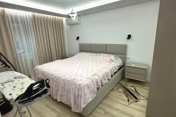Shtepi ne shitje Apartament ne Tirane, 2+1, Mobilimi E mobiluar, Pagesa 18,900,000  Leke.