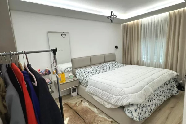 Shtepi ne shitje Apartament ne Tirane, 2+1, Mobilimi E mobiluar, Pagesa 18,900,000  Leke.
