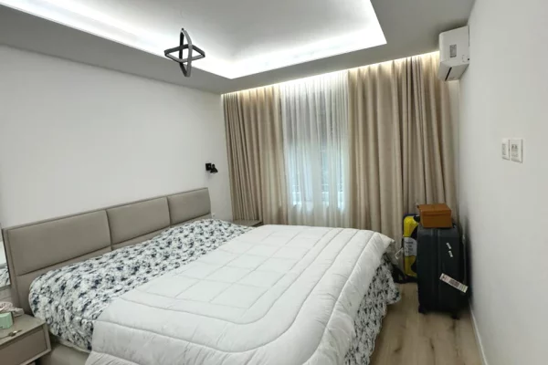 Shtepi ne shitje Apartament ne Tirane, 2+1, Mobilimi E mobiluar, Pagesa 18,900,000  Leke.