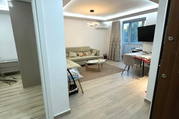 Shtepi ne shitje Apartament ne Tirane, 2+1, Mobilimi E mobiluar, Pagesa 18,900,000  Leke.