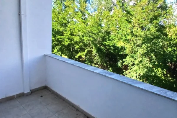 Shtepi ne shitje Apartament ne Tirane, 2+1, Mobilimi Bosh, pa mobiluar, Pagesa 3,750  Leke.