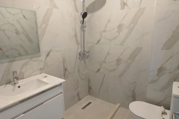 Shtepi ne shitje Apartament ne Tirane, 2+1, Mobilimi Bosh, pa mobiluar, Pagesa 3,750  Leke.