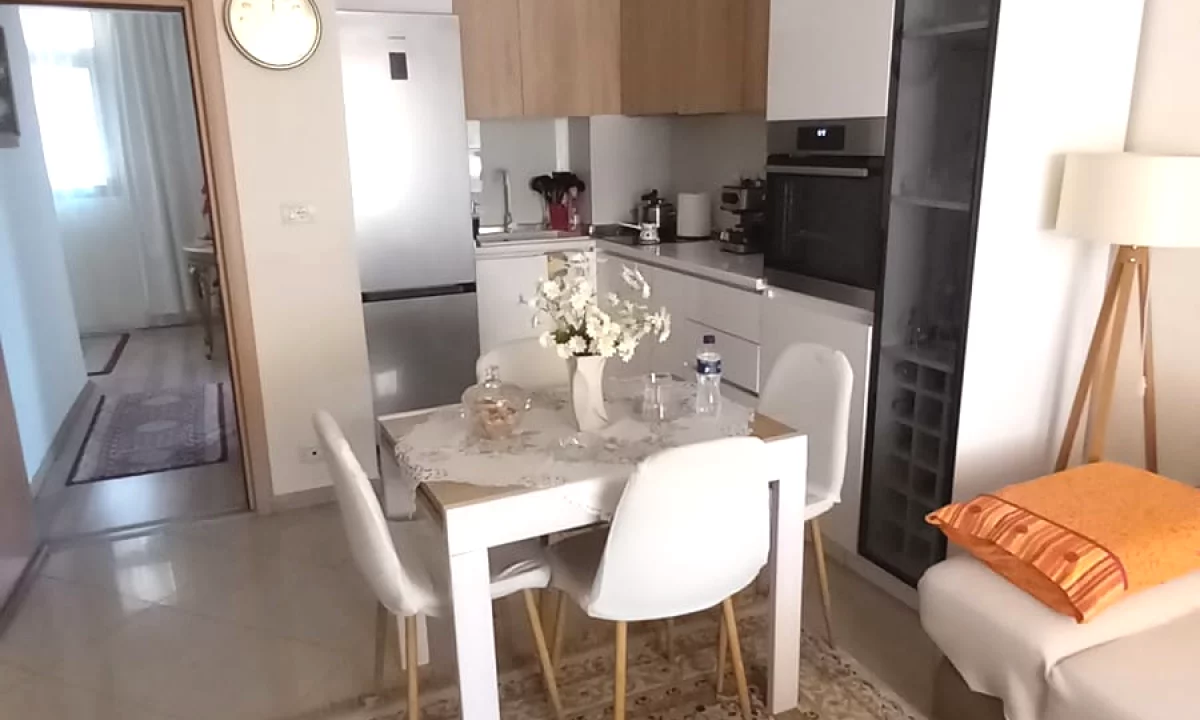 Shtepi ne shitje Apartament ne Tirane, 2+1, Mobilimi E mobiluar, Pagesa 195,000  Euro.