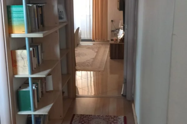 Shtepi ne shitje Apartament ne Tirane, 2+1, Mobilimi E mobiluar, Pagesa 195,000  Euro.