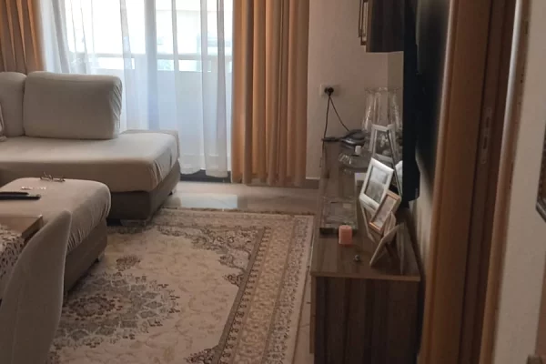 Shtepi ne shitje Apartament ne Tirane, 2+1, Mobilimi E mobiluar, Pagesa 195,000  Euro.