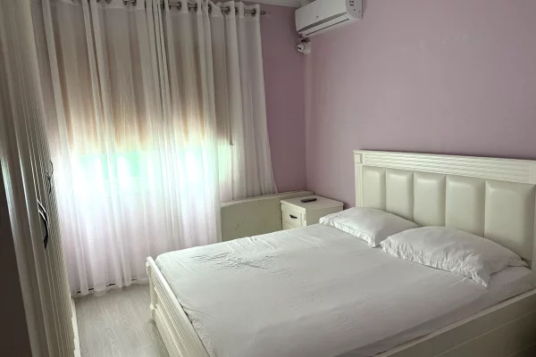 Shtepi me qera Apartament ne Tirane, 2+1, Mobilimi E mobiluar, Pagesa 75,000  Leke.