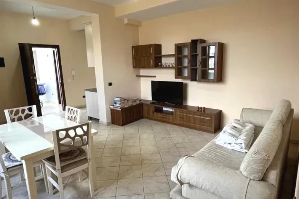 Shtepi me qera 2+1 ne Tirane - 224 Leke