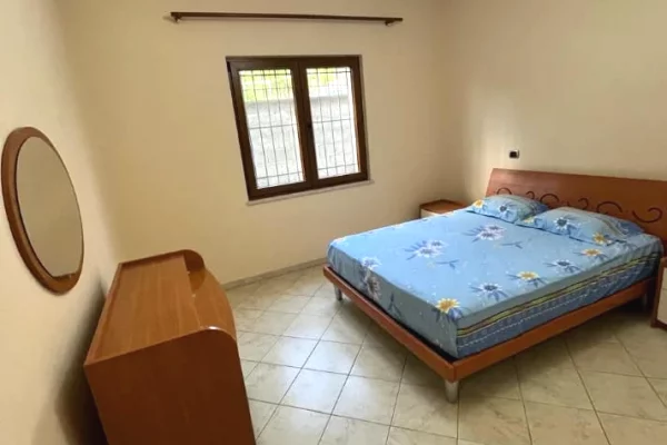 Shtepi me qera Apartament ne Tirane, 2+1, Mobilimi E mobiluar, Pagesa 45,000  Leke.
