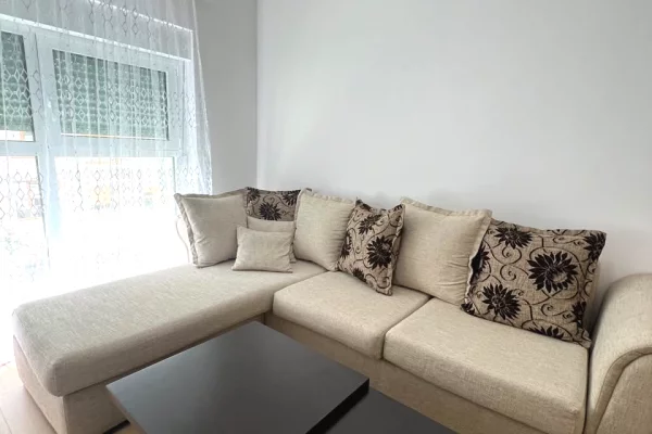 Shtepi me qera Apartament ne Tirane, 2+1, Mobilimi E mobiluar, Pagesa 500  Euro.