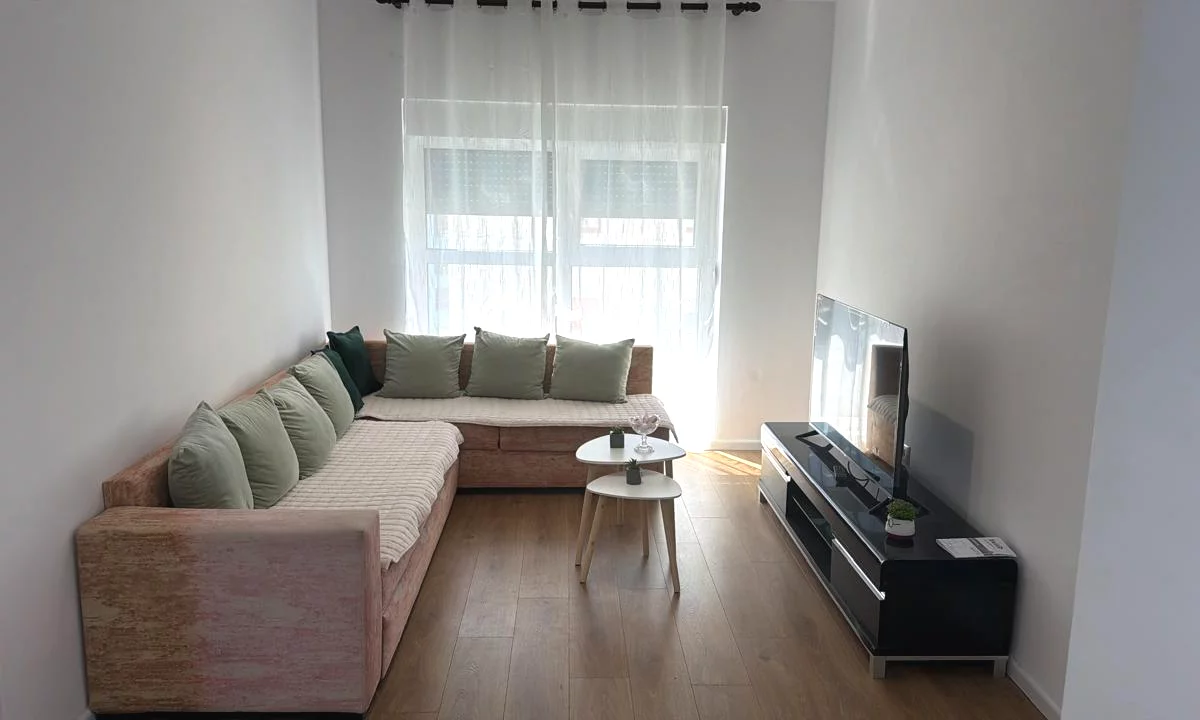 Shtepi me qera Apartament ne Tirane, 2+1, Mobilimi E mobiluar, Pagesa 520  Euro.