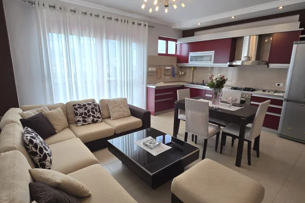 Shtepi ne shitje Apartament ne Tirane, 2+1, Mobilimi E mobiluar, Pagesa 22,200,000  Leke.
