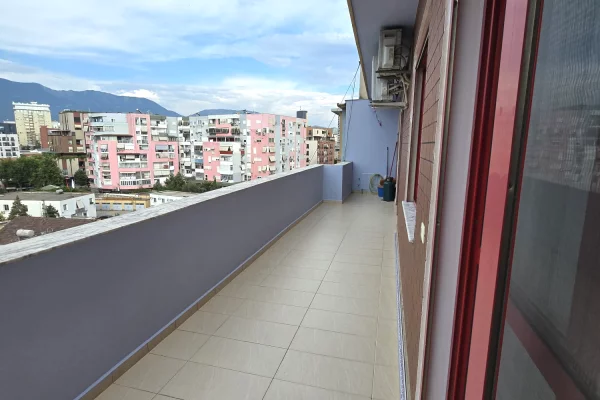 Shtepi ne shitje Apartament ne Tirane, 2+1, Mobilimi E mobiluar, Pagesa 22,200,000  Leke.