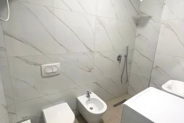 Shtepi ne shitje Apartament ne Tirane, 2+1, Mobilimi E mobiluar, Pagesa 130,000  Euro.