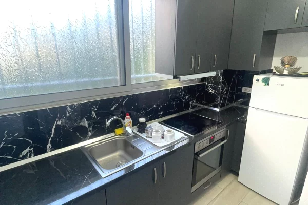 Shtepi ne shitje Apartament ne Tirane, 2+1, Mobilimi E mobiluar, Pagesa 130,000  Euro.