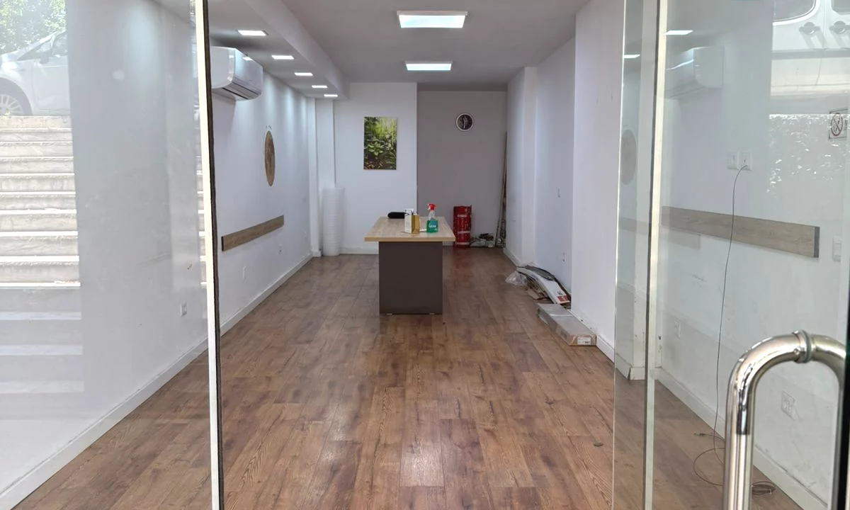 Jepet me qera ambient biznesi tek Rruga Dritan Hoxha 