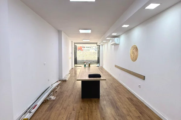 Jepet me qera ambient biznesi tek Rruga Dritan Hoxha 