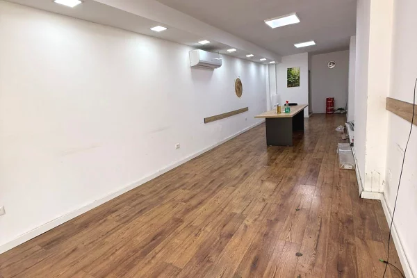 Jepet me qera ambient biznesi tek Rruga Dritan Hoxha 