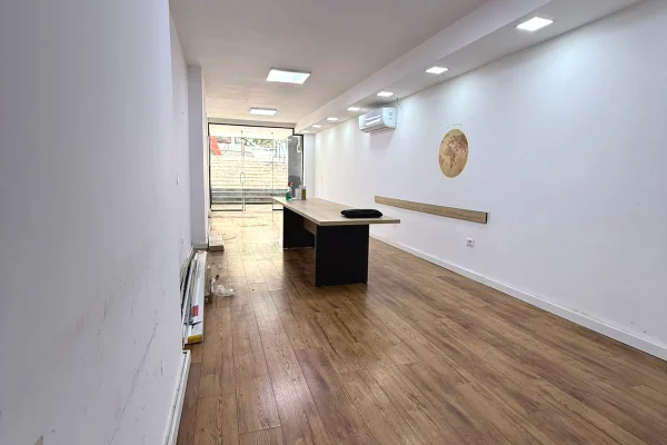 Jepet me qera ambient biznesi tek Rruga Dritan Hoxha 